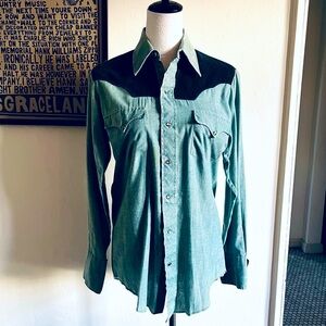 Vintage KARMAN mint green western shirt women’s small or men’s 14.5 neck.